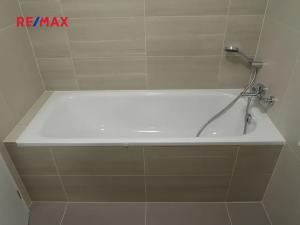 Pronájem bytu 2+kk, Praha - Modřany, Na Komořsku, 61 m2