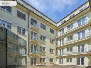 Pronájem kanceláře, Praha - Nové Město, Soukenická, 401 m2