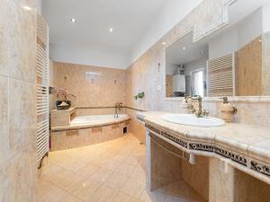 Prodej bytu 4+kk, Lysice, Horní náměstí, 179 m2
