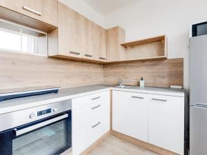 Prodej bytu 2+kk, Praha, Peroutkova, 32 m2
