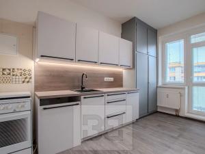 Pronájem bytu 2+1, Praha - Libeň, Sokolovská, 67 m2