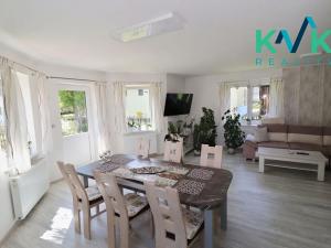 Prodej rodinného domu, Pernink, Školní louka, 200 m2