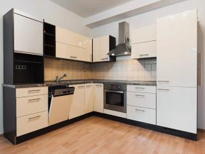 Pronájem bytu 2+kk, Praha - Prosek, Vysočanská, 48 m2