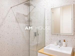 Pronájem bytu 2+kk, Praha - Holešovice, Osadní, 58 m2
