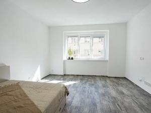 Pronájem bytu 1+kk, Praha - Vysočany, Pod strojírnami, 31 m2