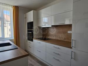 Prodej bytu 2+kk, Přelouč, Václavské náměstí, 72 m2