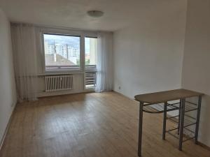 Pronájem bytu 2+kk, Praha - Strašnice, Gutova, 45 m2