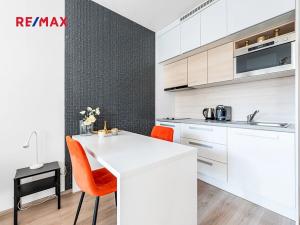 Pronájem bytu 1+kk, Praha - Vršovice, Petrohradská, 30 m2