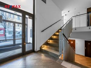 Pronájem bytu 1+kk, Praha - Vršovice, Petrohradská, 30 m2