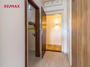 Pronájem bytu 1+kk, Praha - Dolní Počernice, Českobrodská, 26 m2