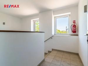 Pronájem bytu 1+kk, Praha - Dolní Počernice, Českobrodská, 26 m2