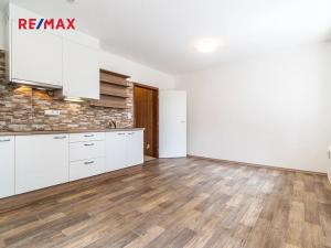 Pronájem bytu 1+kk, Praha - Dolní Počernice, Českobrodská, 26 m2