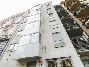 Pronájem garážového stání, Praha - Bubeneč, Ovenecká, 15 m2