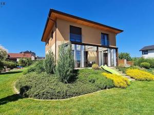 Pronájem rodinného domu, Králův Dvůr, Na Lucberku, 270 m2