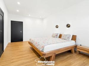Prodej rodinného domu, Polerady, 240 m2