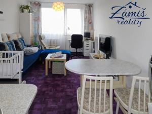 Pronájem bytu 2+kk, Kladno, Na růžovém poli, 45 m2