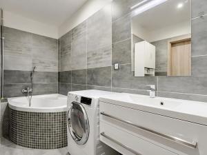 Prodej bytu 3+1, Hustopeče, Větrná, 74 m2