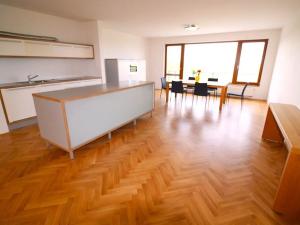 Prodej bytu 4+kk, Praha - Vokovice, Tibetská, 179 m2