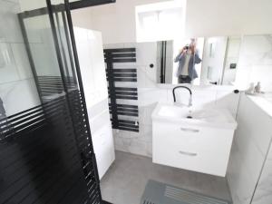Pronájem bytu 1+kk, Praha - Lahovice, Na staré, 51 m2