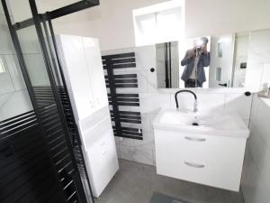 Pronájem bytu 1+kk, Praha - Lahovice, Na staré, 51 m2