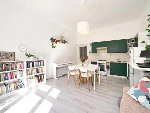 Pronájem bytu 2+kk, Praha - Dejvice, Mařákova, 55 m2