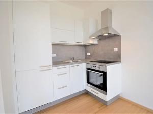 Pronájem bytu 2+kk, Praha - Libuš, Novodvorská, 50 m2