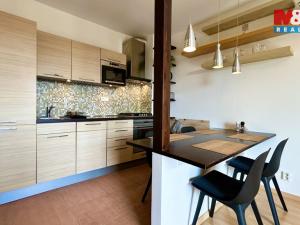 Pronájem bytu 2+kk, Praha - Dubeč, Winklerova, 43 m2