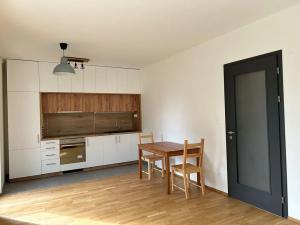 Pronájem bytu 1+kk, Praha - Smíchov, Na Neklance, 42 m2