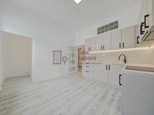 Pronájem bytu 2+1, Jindřichův Hradec, Sládkova, 61 m2