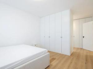 Pronájem vily, Praha - Horní Měcholupy, U Golfu, 248 m2