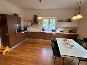 Prodej rodinného domu, Karlovy Vary, Motýlí, 246 m2