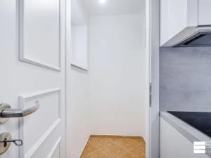 Pronájem bytu 2+1, Praha - Hloubětín, Kbelská, 52 m2