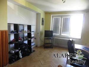 Pronájem bytu 2+1, Praha - Kobylisy, Pod Kynclovkou, 56 m2