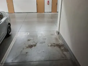 Pronájem garážového stání, Hradec Králové, Rybova, 18 m2