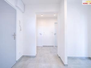 Prodej bytu 3+1, Praha - Kobylisy, Chabařovická, 69 m2