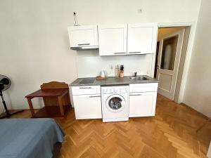Pronájem bytu 1+kk, Praha - Žižkov, Orebitská, 25 m2