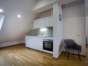 Pronájem bytu 2+kk, Praha - Karlín, Sokolovská, 77 m2