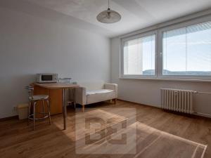 Pronájem bytu 2+kk, Praha - Radotín, náměstí Osvoboditelů, 48 m2