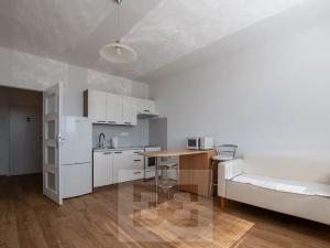 Pronájem bytu 2+kk, Praha - Radotín, náměstí Osvoboditelů, 48 m2