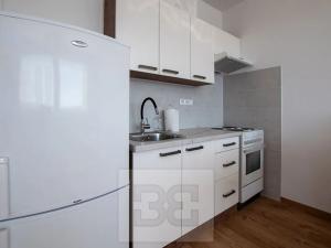 Pronájem bytu 2+kk, Praha - Radotín, náměstí Osvoboditelů, 48 m2