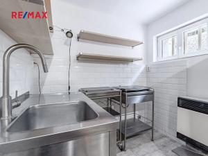 Prodej obchodního prostoru, Praha - Karlín, Pernerova, 128 m2