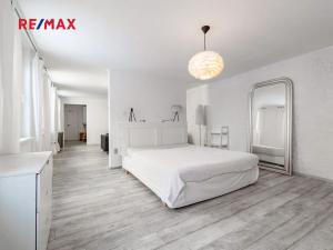 Prodej ubytování, Praha - Karlín, Pernerova, 60 m2