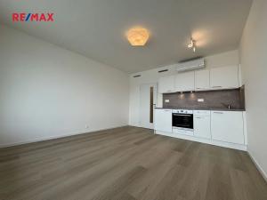 Pronájem bytu 1+kk, Praha - Hloubětín, Kolbenova, 35 m2