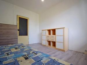 Pronájem bytu 2+kk, Praha - Kobylisy, Mirovická, 45 m2