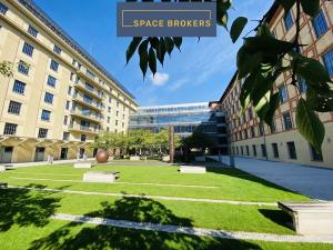 Pronájem kanceláře, Praha - Holešovice, Jankovcova, 380 m2