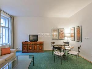 Pronájem bytu 2+kk, Praha - Nové Město, Odborů, 55 m2
