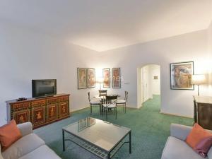 Pronájem bytu 2+kk, Praha - Nové Město, Odborů, 55 m2