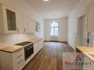Pronájem bytu 2+kk, Praha - Nusle, Ctiradova, 43 m2
