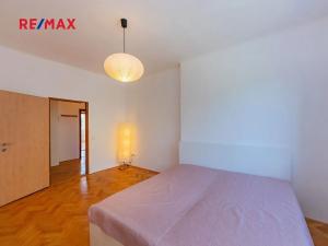 Pronájem bytu 2+1, Praha - Střešovice, Na Petynce, 63 m2