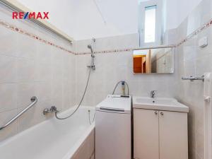 Pronájem bytu 2+1, Praha - Střešovice, Na Petynce, 63 m2